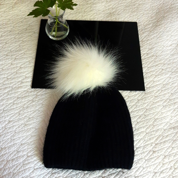 Fur pompom - Picture 4 of 4